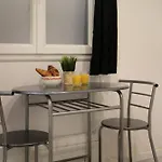 Studio Moderne Proche Commodites - Paris 18 - 2P