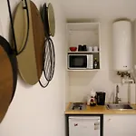 Studio Moderne Proche Commodites - Paris 18 - 2P